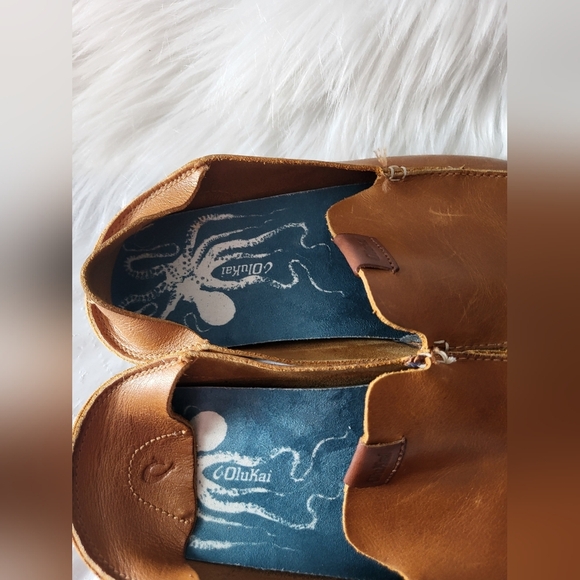 Olukai Men's Tan Leather Slip-Ons, Size 8.5 - Picture 5 of 7